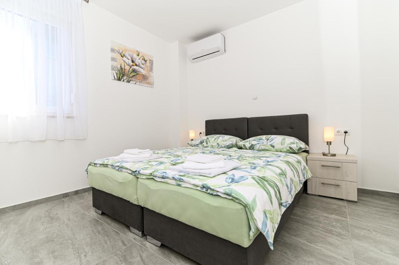 Luxury Apartment With Swimming Pool Ana Trogir Exterior foto